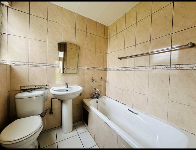 2 BEDROOM TOWNHOUSE FOR SALE IN RIDGEWAY